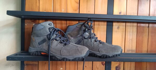Sepatu Bot Trekking/Outdoor